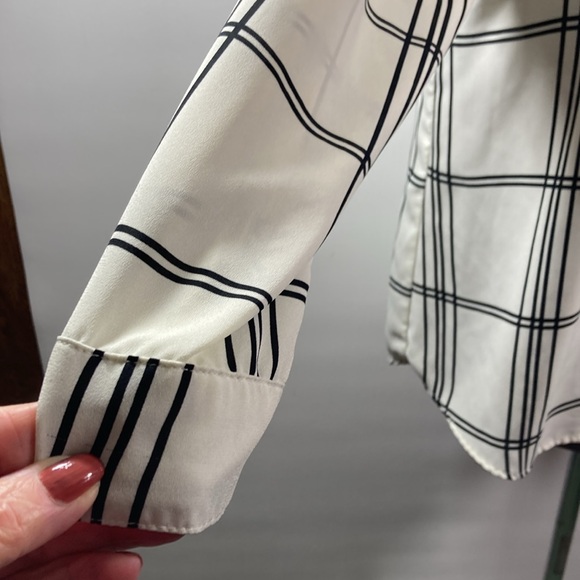Rue 21 Top/Blouse Women Size Large White & Black Collar Button Up Long Sleeves - Picture 4 of 10